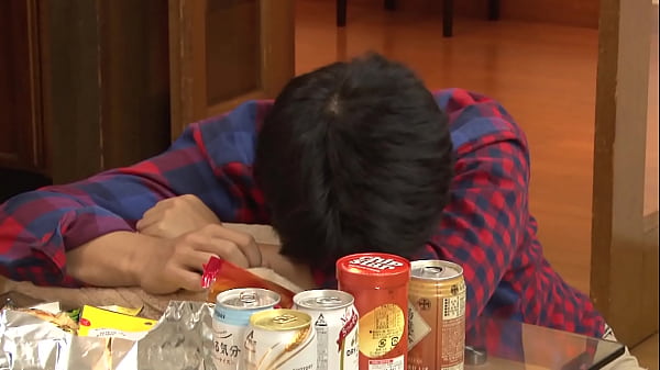 https://bit.ly/3Kx2JfE　欲求不満な女が覗き男の勃起チ○ポをハメまくる！！膣奥まで刺激するピストンに、何度も本気絶頂を繰り返す！「攻めてるのに先にイッちゃいそう…」「腰が勝手に動いちゃうっ！」「勃起チ○ポ、硬くてすっごい気持ちいい」【パート3】